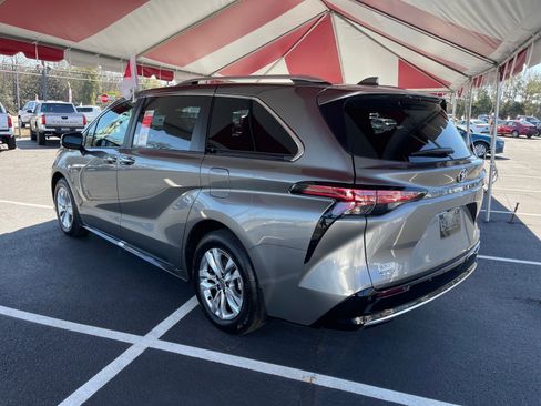 New 2026 Toyota Sienna Limited image 12