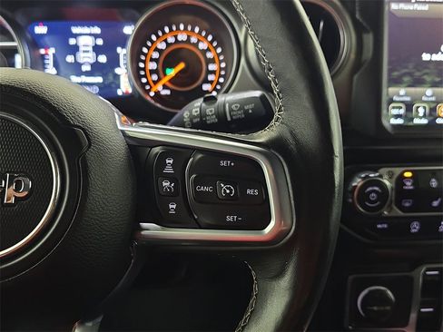 Used 2019 Jeep Wrangler Unlimited Sahara image 20