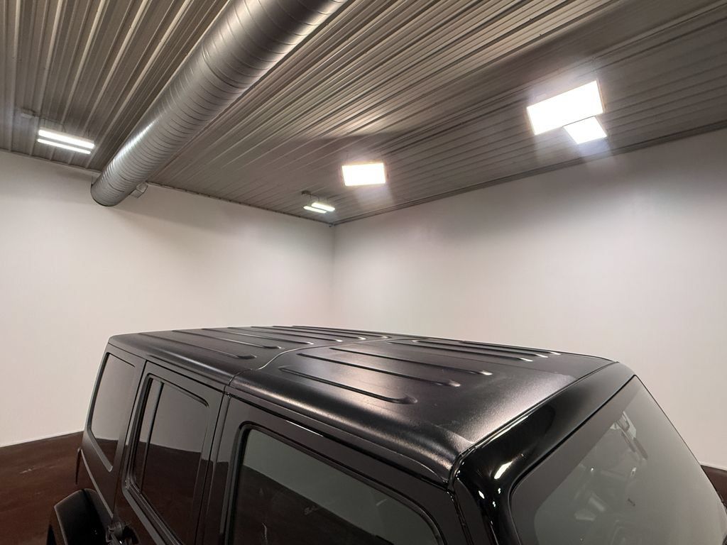 Used 2018 Jeep Wrangler Unlimited Sahara AWD/4WD image 45