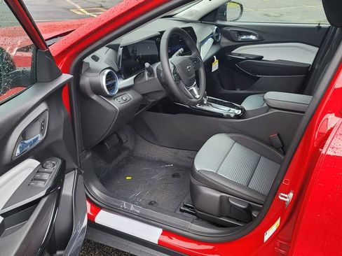 New 2026 Chevrolet Trax LT w/ Driver Confidence Package FWD image 18