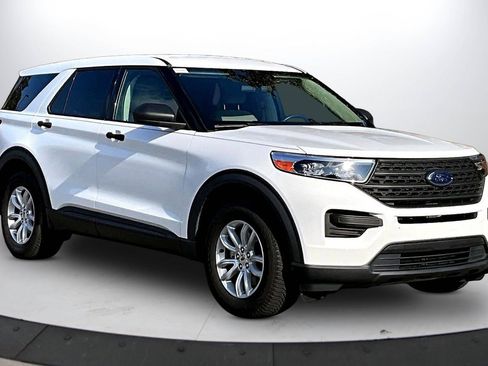 Used 2021 Ford Explorer 4WD w/ Class III Trailer Tow Package image 2