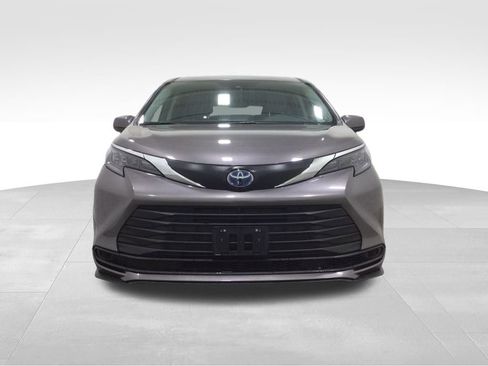 Used 2024 Toyota Sienna LE image 6