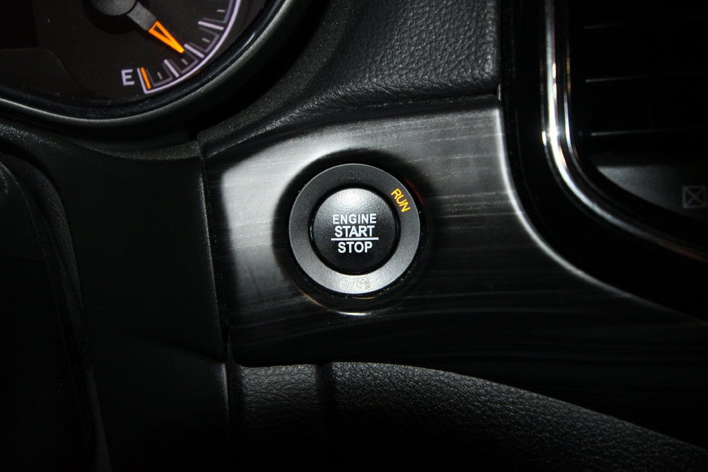 Used 2020 Jeep Grand Cherokee Altitude AWD/4WD image 12