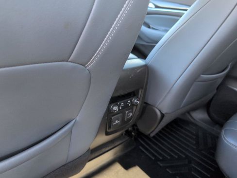 Used 2022 Buick Enclave Premium AWD/4WD image 32