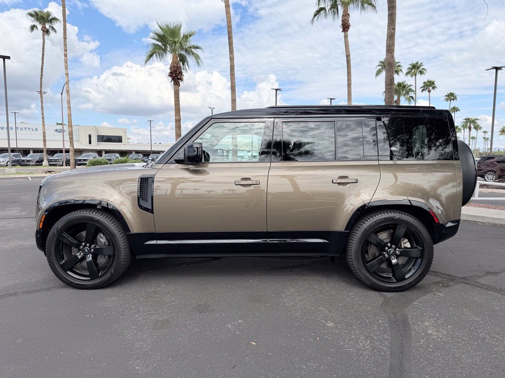 Used 2024 Land Rover Defender 110 X-Dynamic SE AWD/4WD image 3