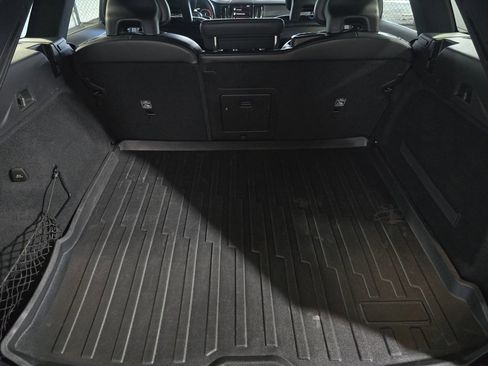 Used 2018 Volvo XC60 T8 R-Design image 29