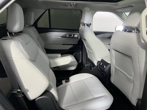 Used 2025 Ford Explorer Platinum w/ Ultimate Package image 31