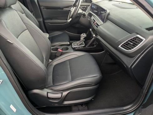 Used 2024 Kia Seltos EX FWD image 25