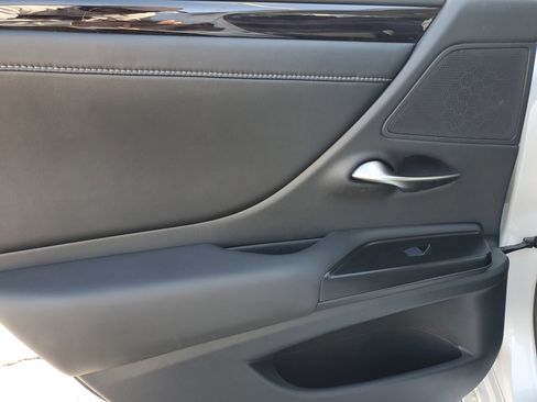 Used 2020 Lexus ES 350 w/ Premium Package image 13