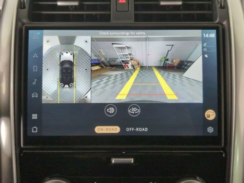 Used 2025 Land Rover Discovery Dynamic SE image 23