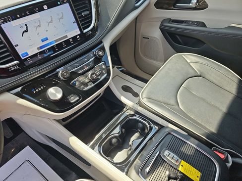 Used 2023 Chrysler Pacifica Limited w/ Uconnect Theater Family Group AWD/4WD image 27