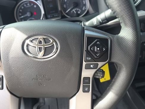 Used 2022 Toyota Tacoma SR5 AWD/4WD image 19