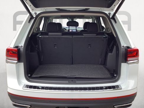 New 2025 Volkswagen Atlas SE FWD image 10