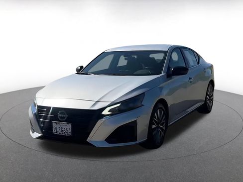 Used 2024 Nissan Altima 2.5 SV image 7