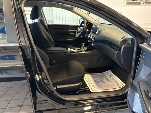 Used 2025 Nissan Sentra SV FWD image 29
