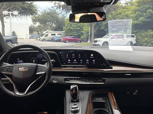 Used 2023 Cadillac Escalade Luxury RWD image 13