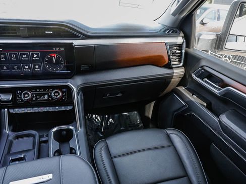 Used 2025 GMC Sierra 3500 Denali w/ Denali Reserve Package image 15