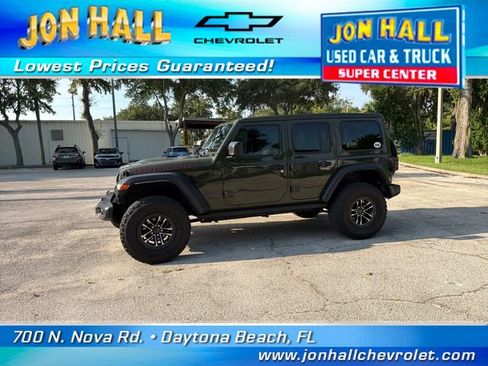 Used 2024 Jeep Wrangler Unlimited Rubicon w/ XTREMEE 35" Tire Package AWD/4WD image 3