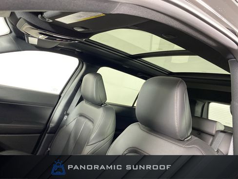 New 2026 Jeep Cherokee Overland image 2