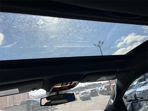 Used 2024 GMC Canyon Denali image 14