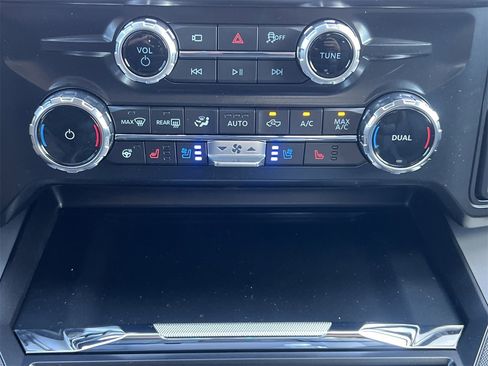 New 2026 Ford F250 Lariat w/ Black Appearance Package image 9