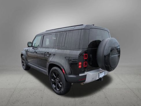 Used 2025 Land Rover Defender 110 S image 4