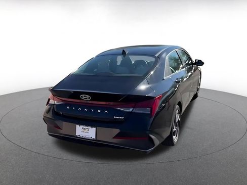 Used 2025 Hyundai Elantra Limited image 14