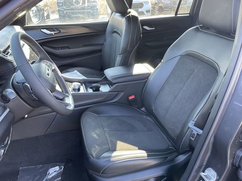 New 2025 Jeep Grand Cherokee Altitude image 11