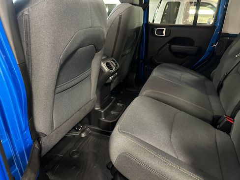 Used 2024 Jeep Wrangler Unlimited AWD/4WD image 15