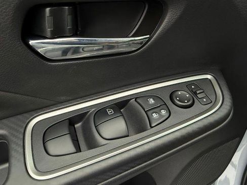 New 2025 Nissan Versa SR w/ Trunk Package image 20