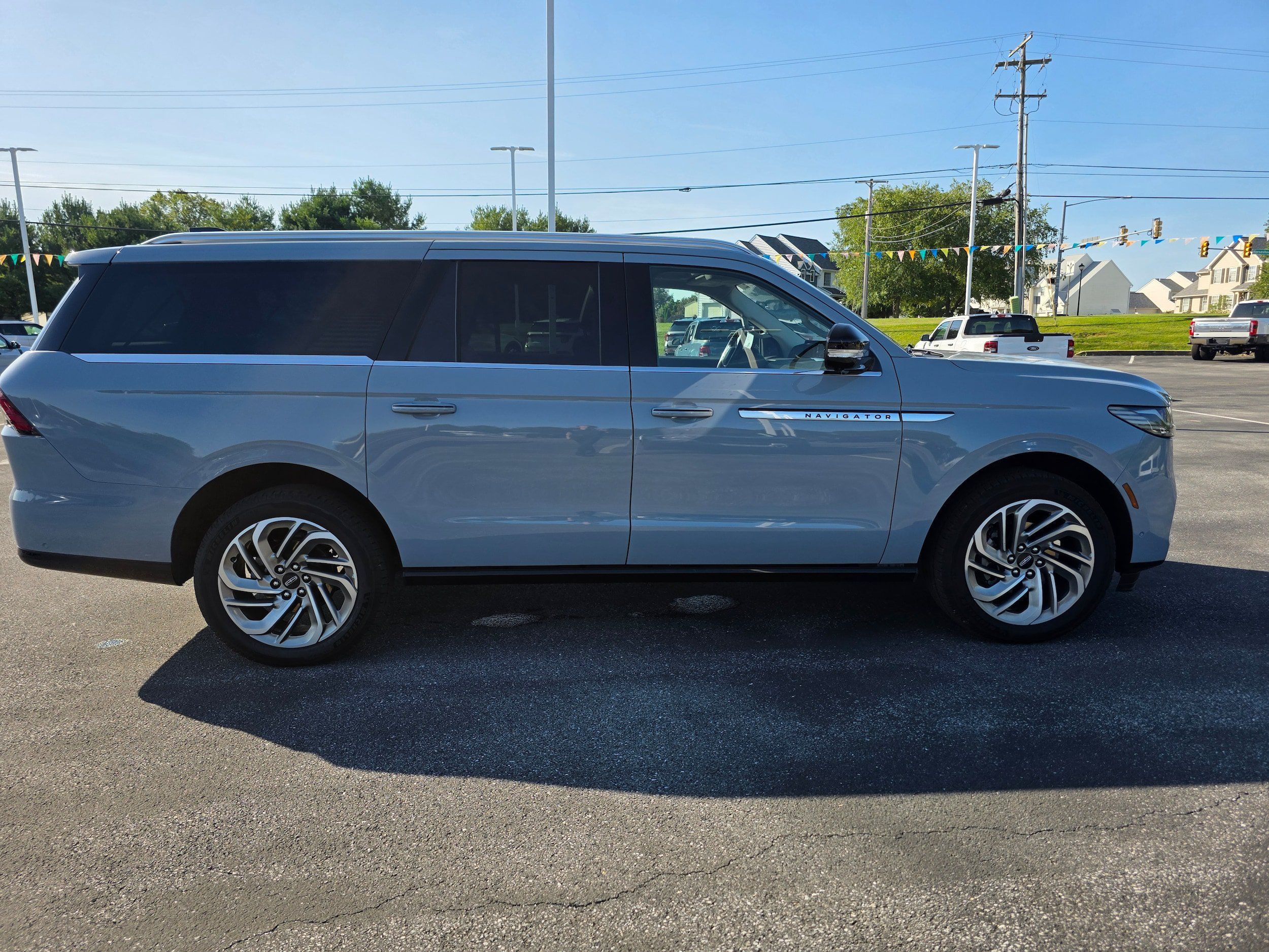 Used 2025 Lincoln Navigator L Reserve AWD/4WD image 6