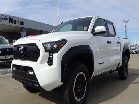Used 2025 Toyota Tacoma TRD Off-Road image 2