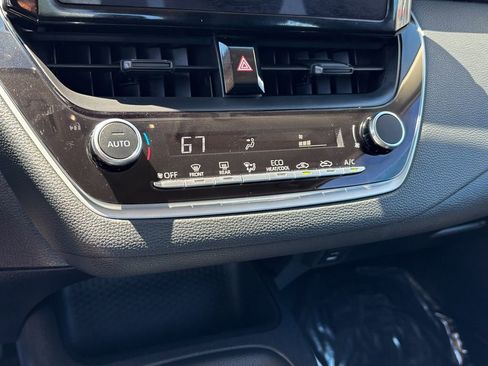 Used 2025 Toyota Corolla LE FWD image 23
