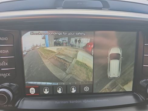 Used 2019 Kia Sorento SX image 41