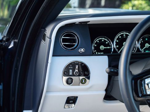 Certified 2022 Rolls-Royce Cullinan image 24