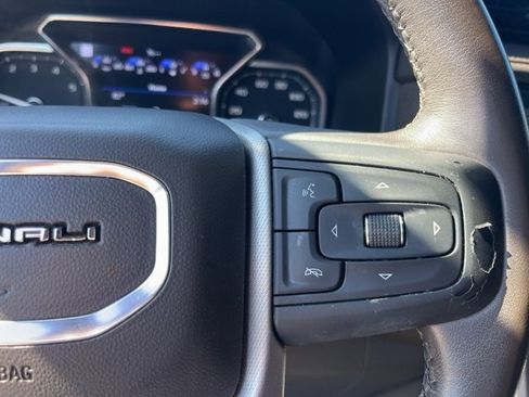 Used 2021 GMC Yukon XL Denali w/ Denali Premium Package image 18