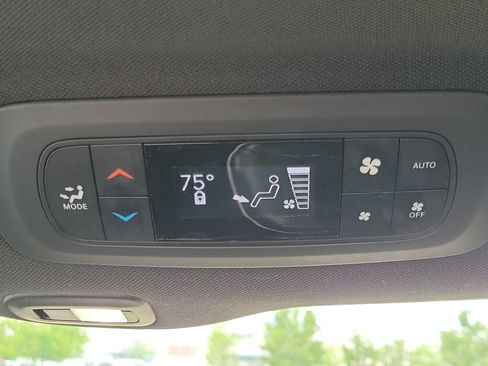 Used 2020 Chrysler Pacifica Limited w/ Advanced Safetytec Group FWD image 15