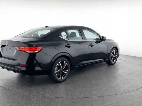 Used 2025 Nissan Sentra SV image 9