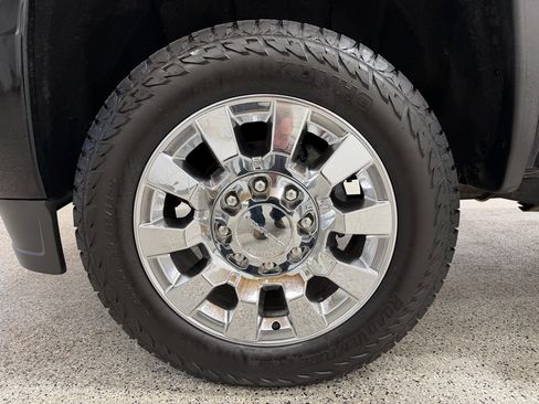 Used 2016 GMC Sierra 2500 Denali w/ Suspension Package, Off-Road image 9