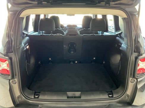 Used 2018 Jeep Renegade Altitude AWD/4WD image 23