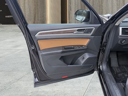 Used 2018 Volkswagen Atlas SEL Premium image 22