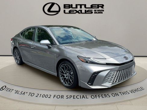Used 2025 Toyota Camry XSE FWD image 3