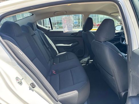 Used 2025 Nissan Altima 2.5 SV FWD image 26