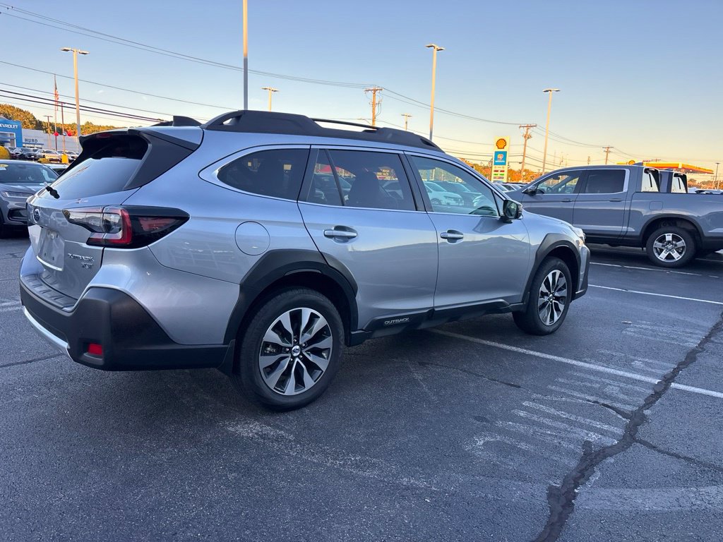 Used 2024 Subaru Outback Limited XT AWD/4WD image 2
