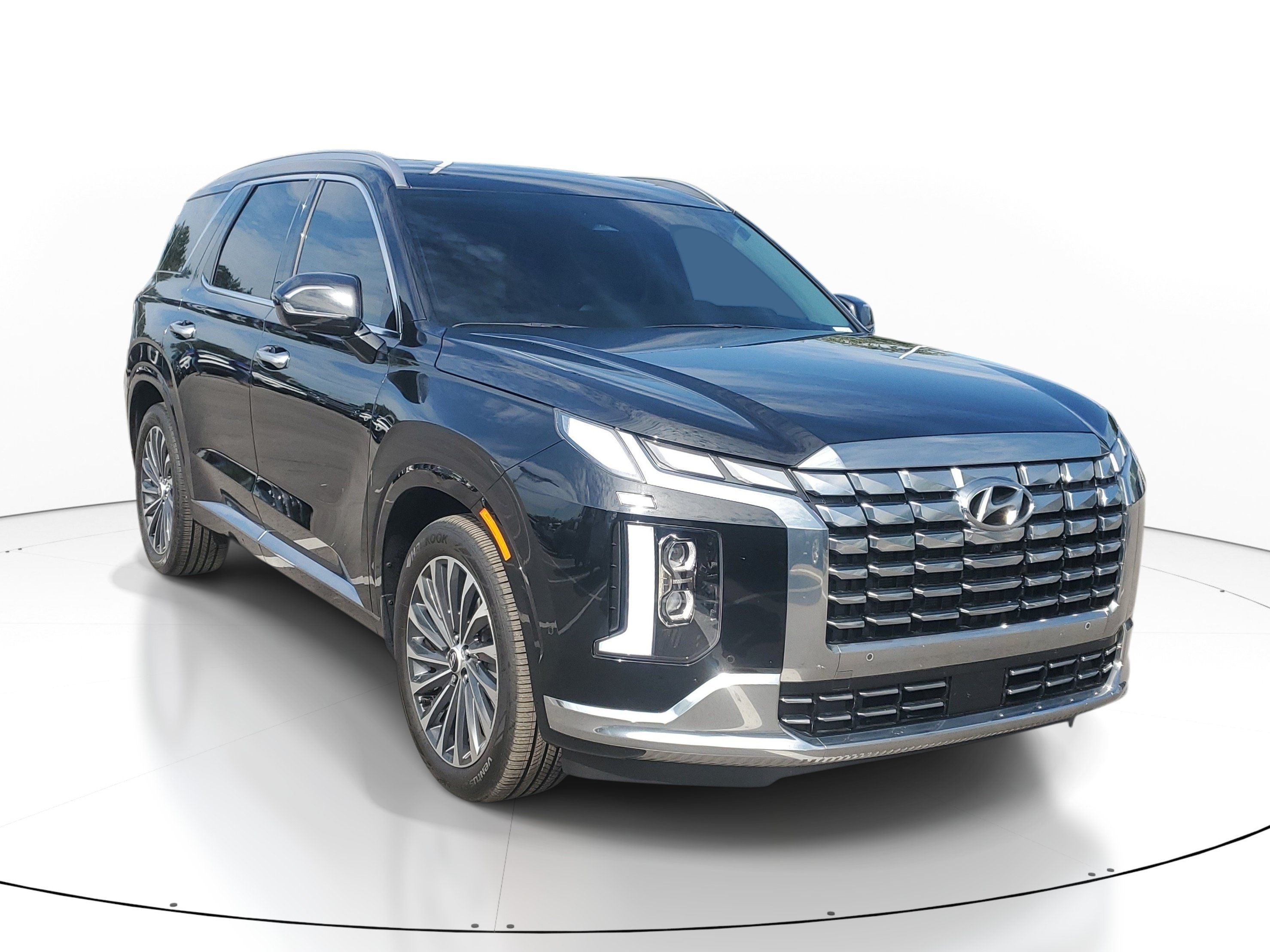 Used 2025 Hyundai Palisade Calligraphy FWD image 2