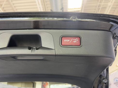 Used 2019 Mercedes-Benz GLC 300 4MATIC image 18
