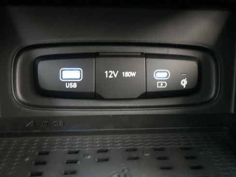 New 2025 Hyundai Venue Limited image 36