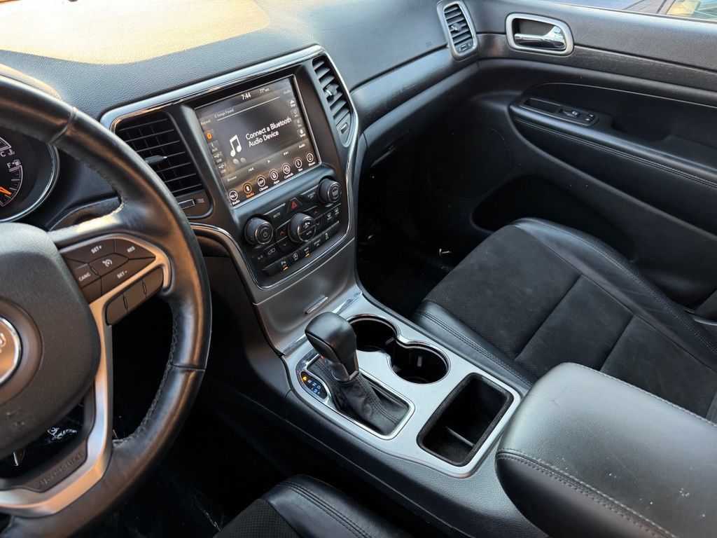 Used 2018 Jeep Grand Cherokee Altitude AWD/4WD image 16