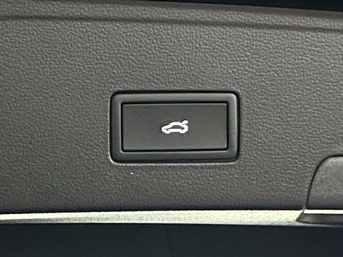 Certified 2026 Volkswagen Atlas Cross Sport SE w/ Panoramic Sunroof Package AWD/4WD image 40