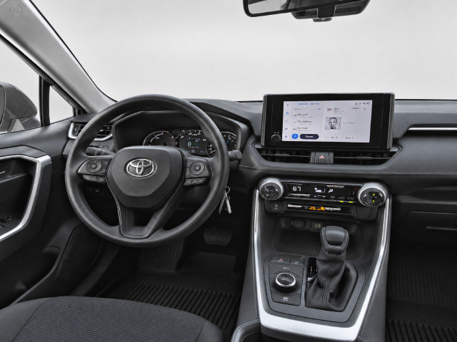 Used 2023 Toyota RAV4 LE AWD/4WD image 20
